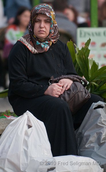 20100403_174910 D300.jpg - Resting on bench